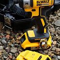 Аккумуляторный ударный шуруповерт DeWALT DCF 886 M2