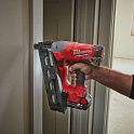 Аккумуляторный гвоздезабиватель нейлер MILWAUKEE M18 CN16GA-202X FUEL